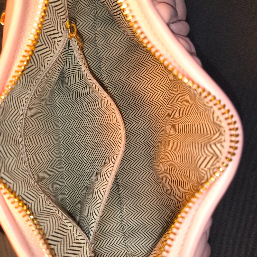 Urban Expressions, Quilted Shoulder bag, Lt Pink, Gold-tone hardware - Picture 4 of 9